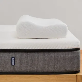 Ecosa - mattress & pillow (product photo)