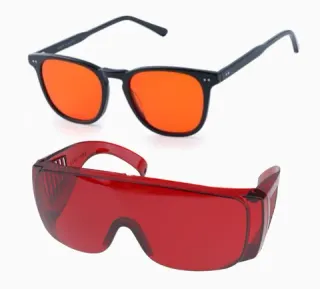 Red glasses — Blue-light filters (product photo)